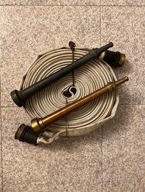 Vigili del fuoco manichetta e due lance