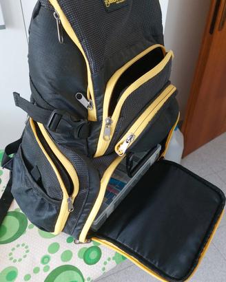 borsa con artificiali e accessori 