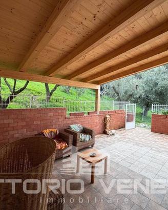Appartamento di 241 m² con più di 5 locali e box a