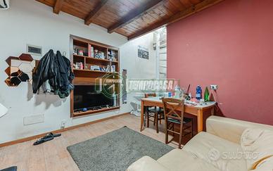 AMPIO BILOCALE IN CORTE SENZA SPESE CONDOMINIALI