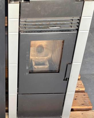 STUFA A PELLET RAVELLI YOUNG 60 EURO 300,00