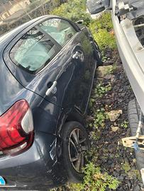 Peugeot 108 sinistrata 