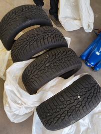 Gomme Nokian 195/45 R16.  Nokian WR D4 invernali. 