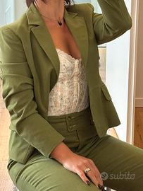 Completo elegante verde oliva giacca e pantaloni