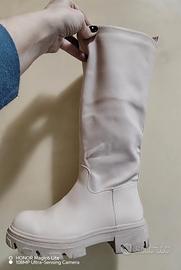 Stivali stile Chelsea con carrarmato ecopelle 