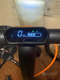 Monopattino elettrico Ninebot e2 pro
