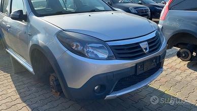 Dacia sandero anno 2012 perfetta per ricambi