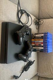 PlayStation 4 Slim con giochi e due joystick