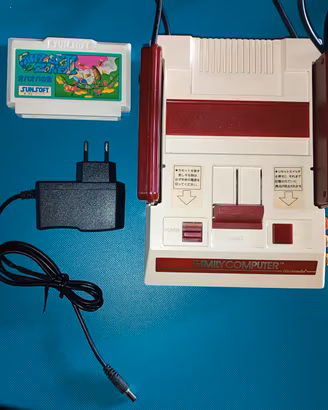 Nintendo famicom con collegamento audio/video RCA