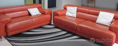 N.2 divani da 3 e 2 posti