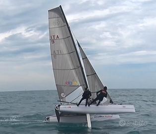 Catamarano Formula 18