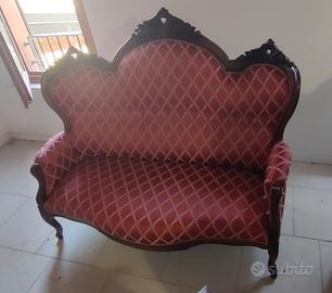 Divano Luigi Filippo con poltrone e sedie