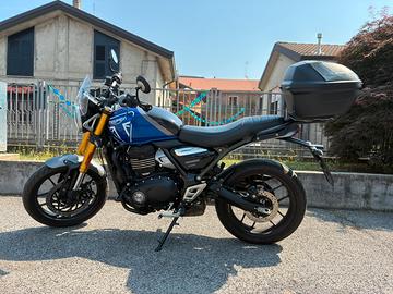 Triumph Speed 400 blu caspian