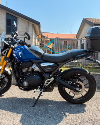 Triumph Speed 400 blu caspian