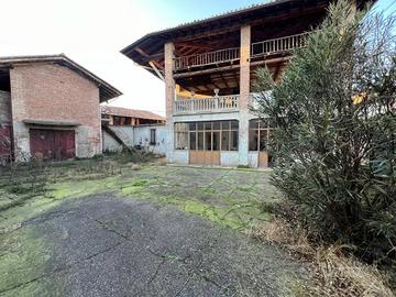 Casa indipendente di 334 m² con più di 5 locali a 