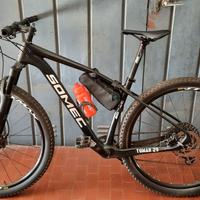 Mountain bike in carbonio