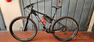Mountain bike in carbonio
