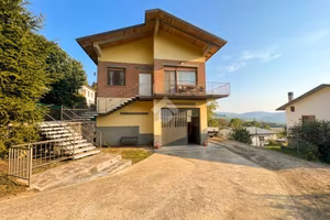 VILLA SINGOLA A NEVIANO DEGLI ARDUINI