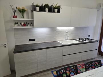 Cucina Arredo3 + tavolo e sedie+mobiletto