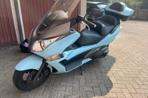 Scooter Honda SW-T400