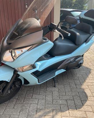 Scooter Honda SW-T400