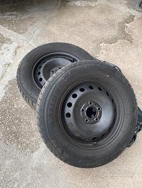 Cerchi in ferro con gomme