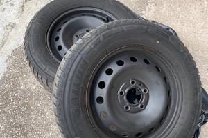 Cerchi in ferro con gomme