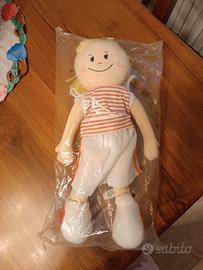 Bambola morbida  NUOVA con completo da basket 