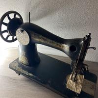 Macchina da cucire d’epoca Singer