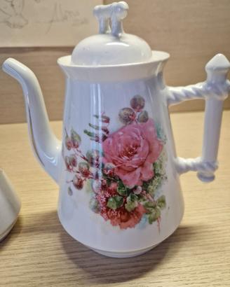Caffettiera e lattiera antiche