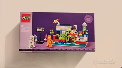 Lego 40687 Alien Space Diner. Nuovo Sigillato