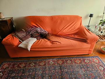 divano in pelle da ristrutturare