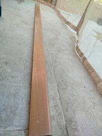 battiscopa in teak