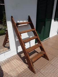 Scala antica per vasi o portalibri