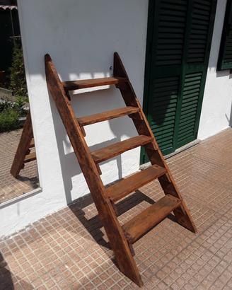 Scala antica per vasi o portalibri