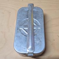 siringa vintage con ago di riserva e bollitore met