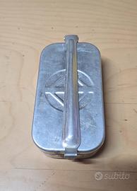 siringa vintage con ago di riserva e bollitore met