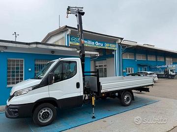 Iveco daily 35-140 con gru HC 38 A3 allestito su c