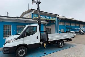 Iveco daily 35-140 con gru HC 38 A3 allestito su c