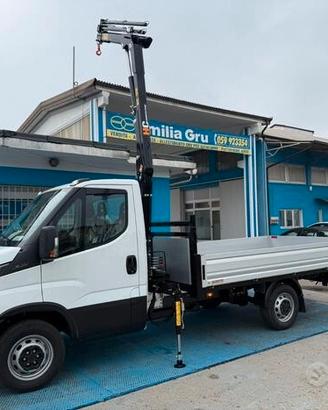 Iveco daily 35-140 con gru HC 38 A3 allestito su c