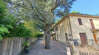 Casa indipendente di 140 m² con più di 5 locali e 