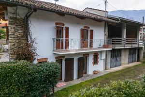 CASA SEMINDIPENDENTE A PAGNO