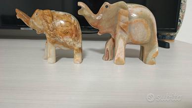Coppia si statuette a forma di elefante 