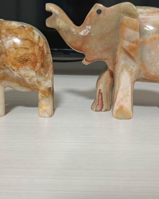 Coppia si statuette a forma di elefante 
