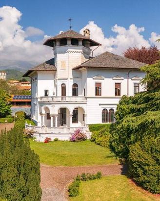 Villa di 900 m² con più di 5 locali a Biella