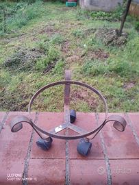 porta vaso in ferro con rotelle 