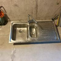 Lavandino e rubinetto