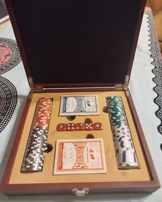 Set poker, scatola di legno con fiches/dadi/carte