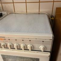 Forno elettrico e piano cottura a gas