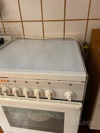 Forno elettrico e piano cottura a gas